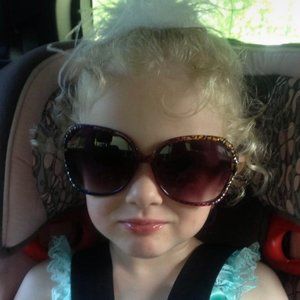 Meet your Posher, Chloe